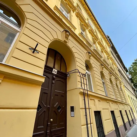 Basebudapest Апартаменты *